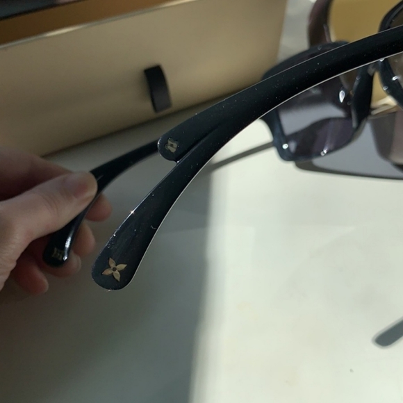 Louis Vuitton square black sunglasses. Worn just a few times.Excellent condition - Picture 4 of 7
